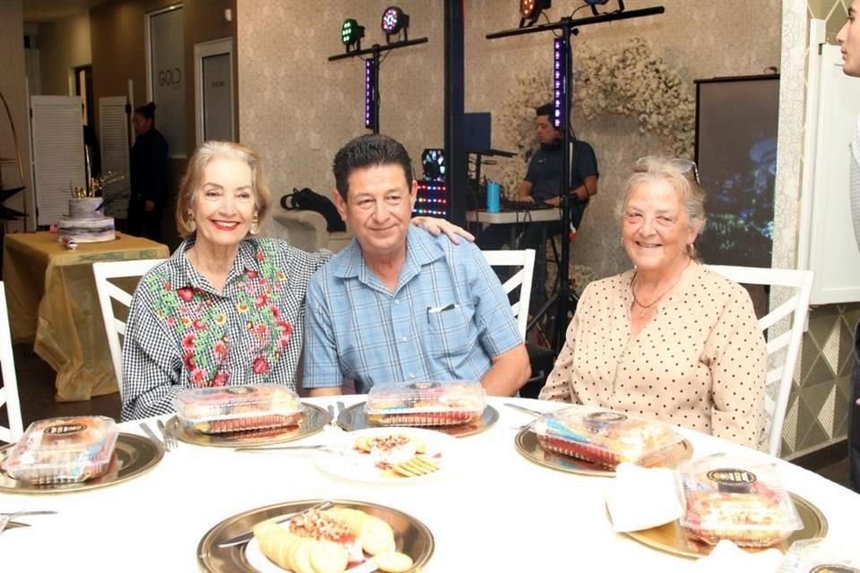 Mary Cavazos de Garza, Carlos Garza y Diana Laura Leal