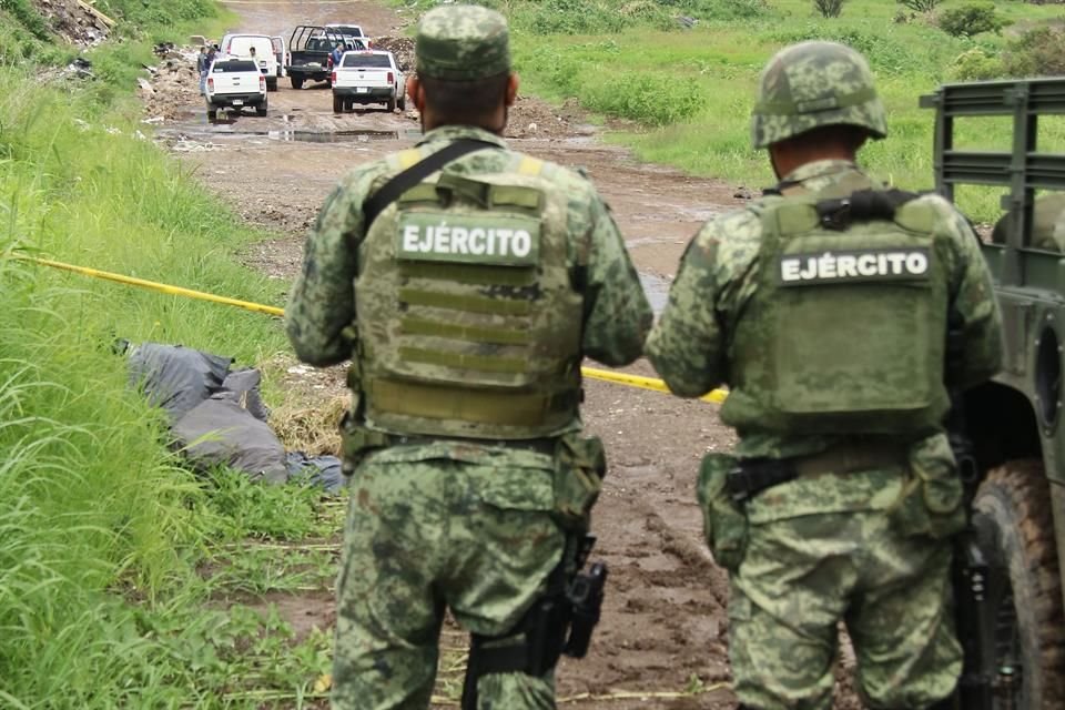 Habitantes y comisarios de San Miguel Totolapan y Heliodoro Castillo retuvieron a militares para exigir cumplimiento de obras sociales.