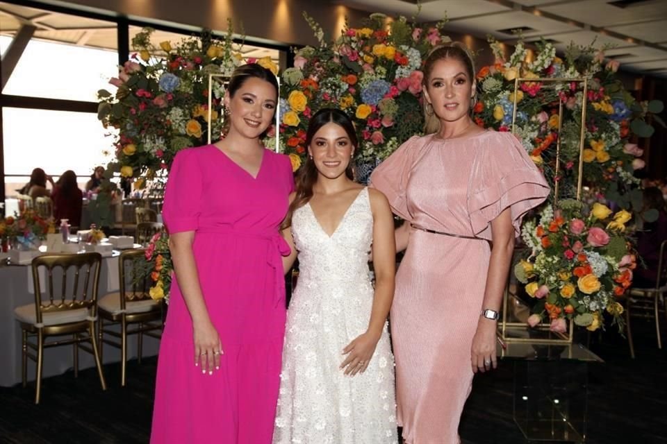 Ana Paula Solano Peña, Erika Garza Sánchez y Elsa Peña de Solano