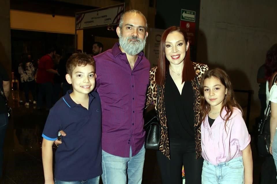 Mateo Villarreal, Francisco Villarreal, Erika de Villarreal y Andrea Villarreal