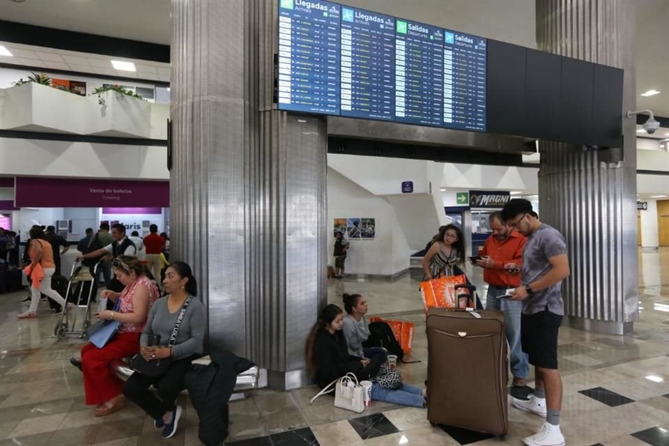 Aspectos de Aerolíneas, Negocios y Pasajeros en el AICM.