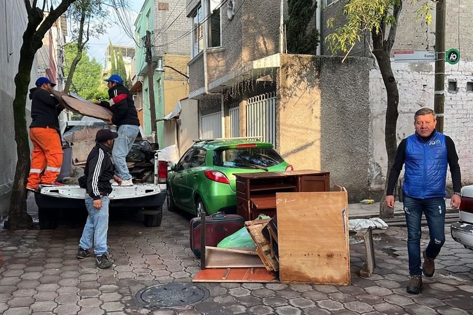 Desde hoy por la mañana, trabajan 130 elementos de las Direcciones de Servicios Urbanos y Participación Ciudadana mediante labores de limpieza.