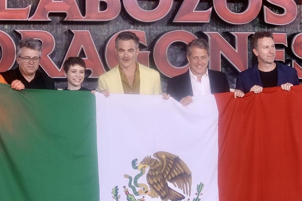 El elenco de 'Calabozos y Dragones: Honor Entre Ladrones' enloquecieron a los fanáticos que los vieron en la alfombra roja.