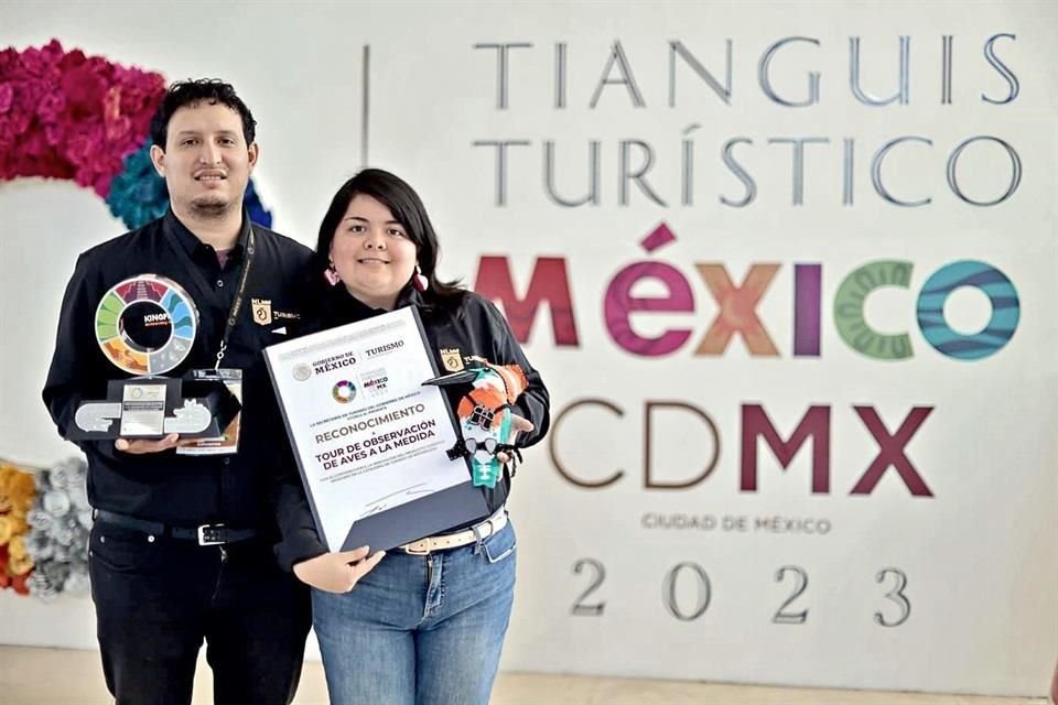Leonardo Guzmán y Marilyn Castillo fueron reconocidos por su iniciativa de observación de aves.