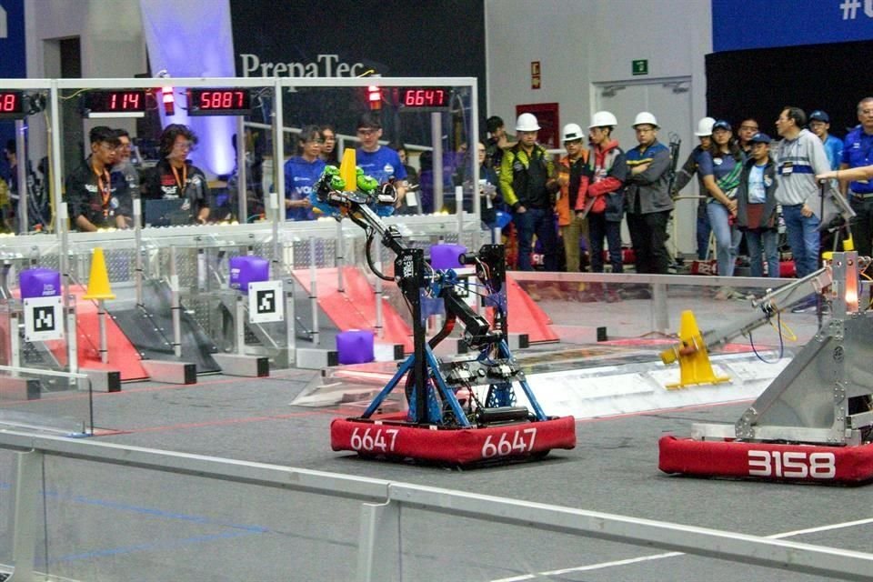 Este es el robot con el que concursaron los alumnos.