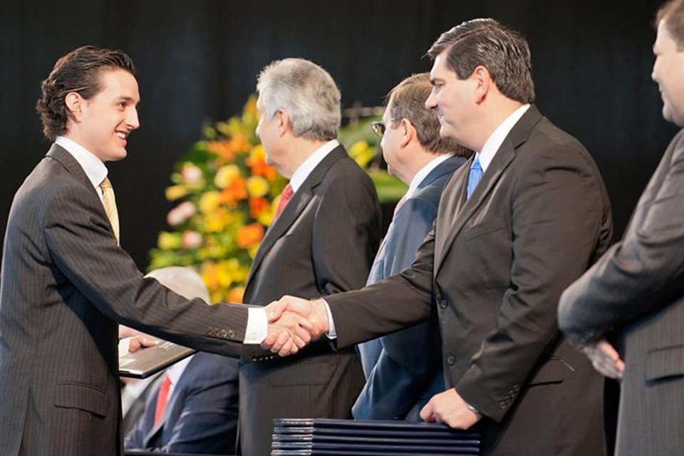 El regio se graduó como Arquitecto por parte de l ITESM
