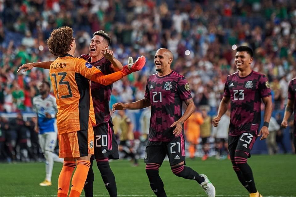 Ochoa y sus compañeros festejan el pase a la Final.