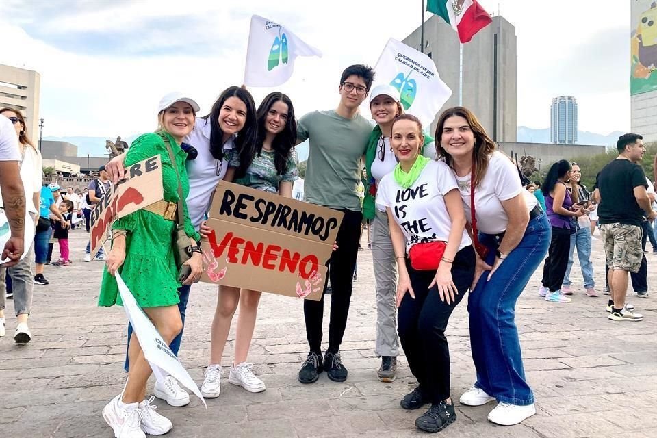 Éricka Lankenau de Ortiz, Roberta Clariond de Martínez, Isabela Martínez Clariond, Issac Sada Santos, Adriana Santos de Sada, Mónica García de Moyeda y Cecilia Chapa de Russek