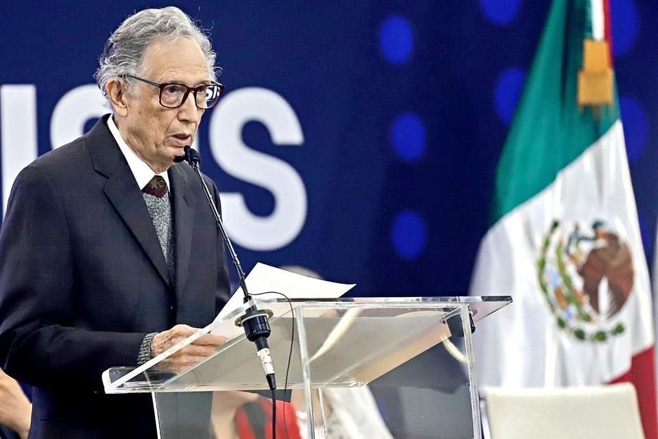 Fernando Ancira exhortó a seguir cultivando el respeto a los mayores.