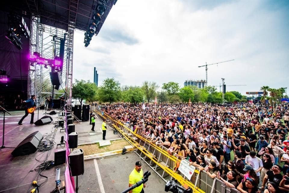 Miles de personas disfrutaron de sus artistas favoritos en el segundo día del festival Pa'l Norte.