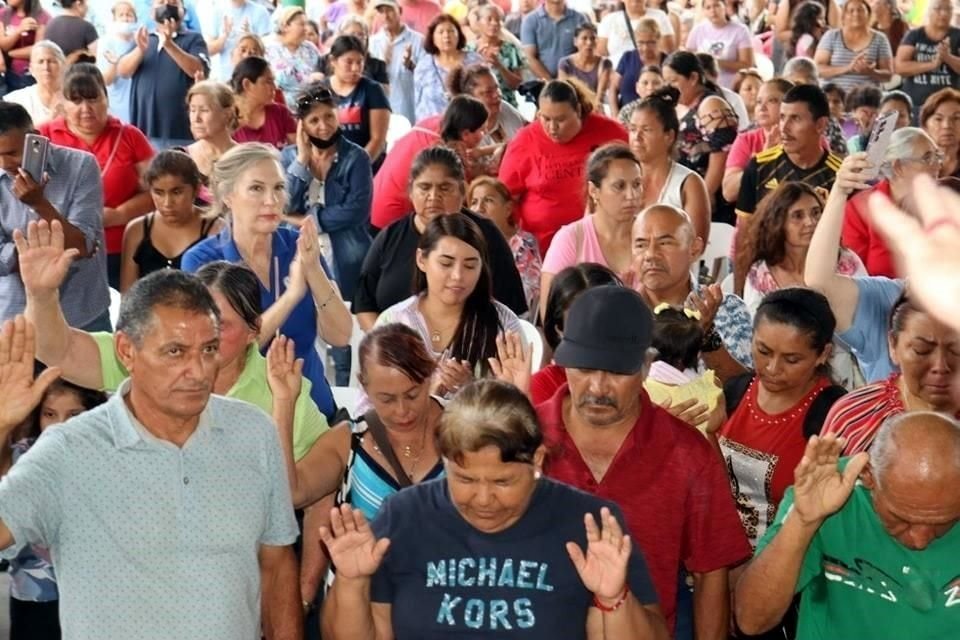 El grupo de evangélicos se reunió en la plaza principal de Miguel Alemán, Tamaulipas.