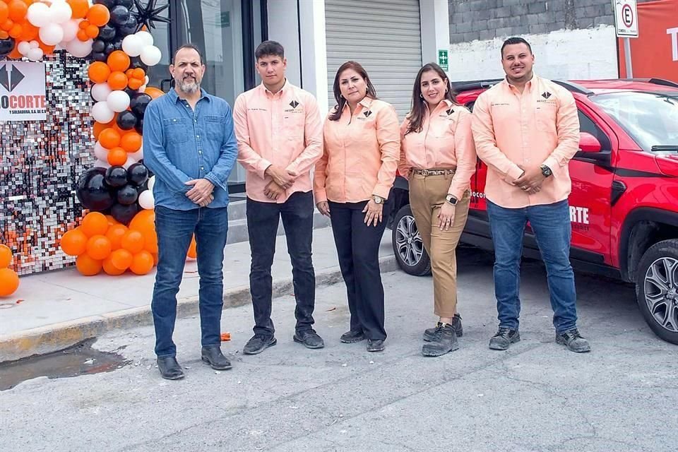 Directivos de Regio Corte: Ing. Ricardo González, Lic. Ricardo González, Lic. Magda Aguilar, Lic. Valeria González y el Ing. Mario Martínez.