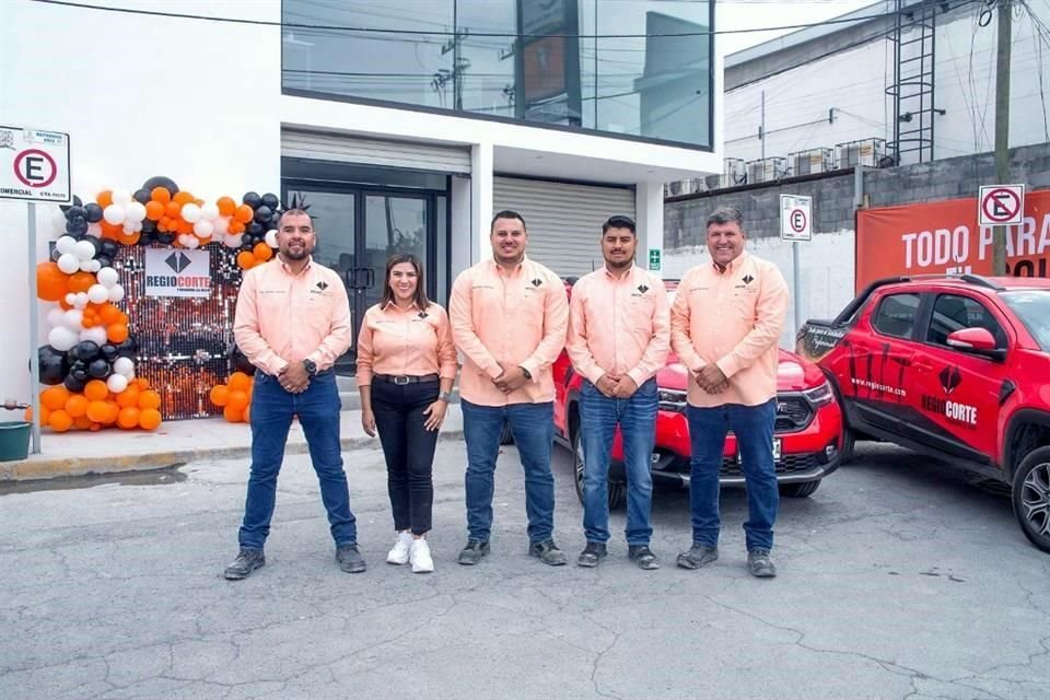 Gerentes de sucursales: Torreón, Nogalar, Monterrey, Saltillo, Monclova: Antonio Quiñones, Mónica Jiménez, Mario Martínez, Alexis García y Juan Rodríguez.