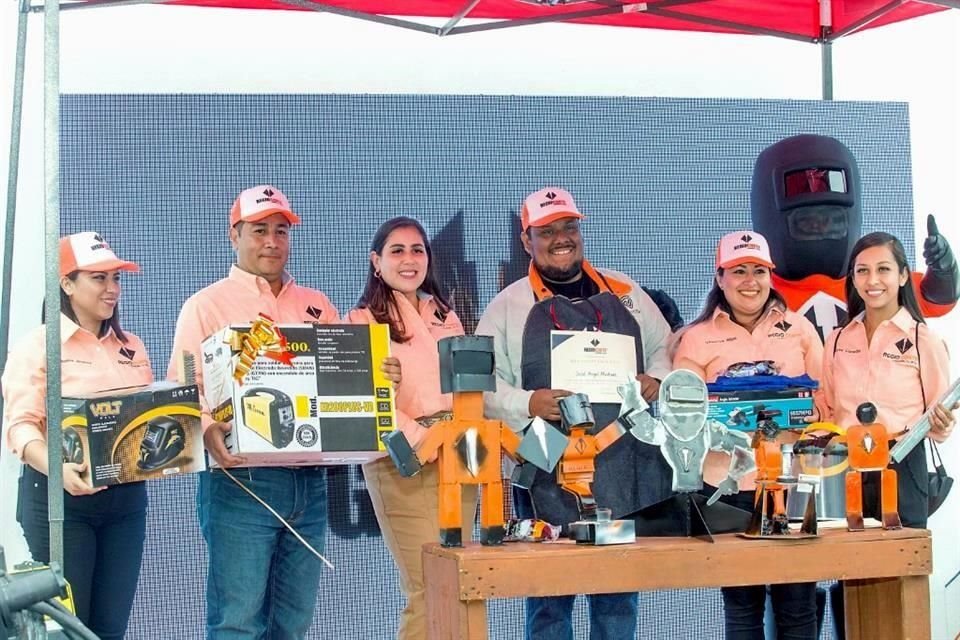 Segundo Lugar al Mejor Soldador Creativo, José Martínez de Taller de Torno Monterrey.