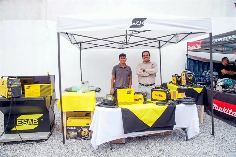 ESAB MEXICO, Pedro Sifuentes y Gustavo García.