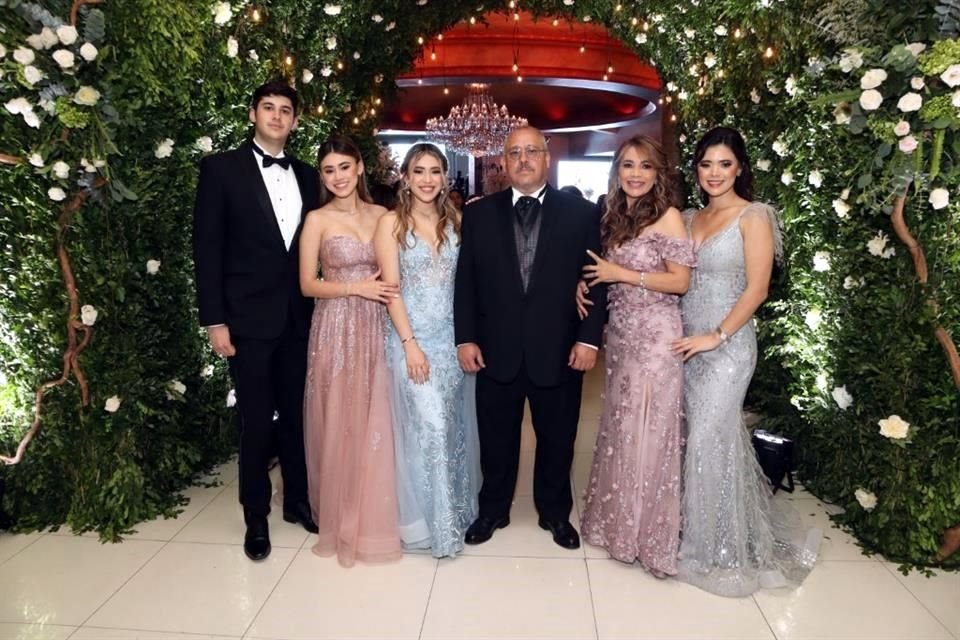 Carlos Godoy, Brianna García, Frida García, Enrique García Pérez, Minerva Alvarado Coronado y Mereldy García