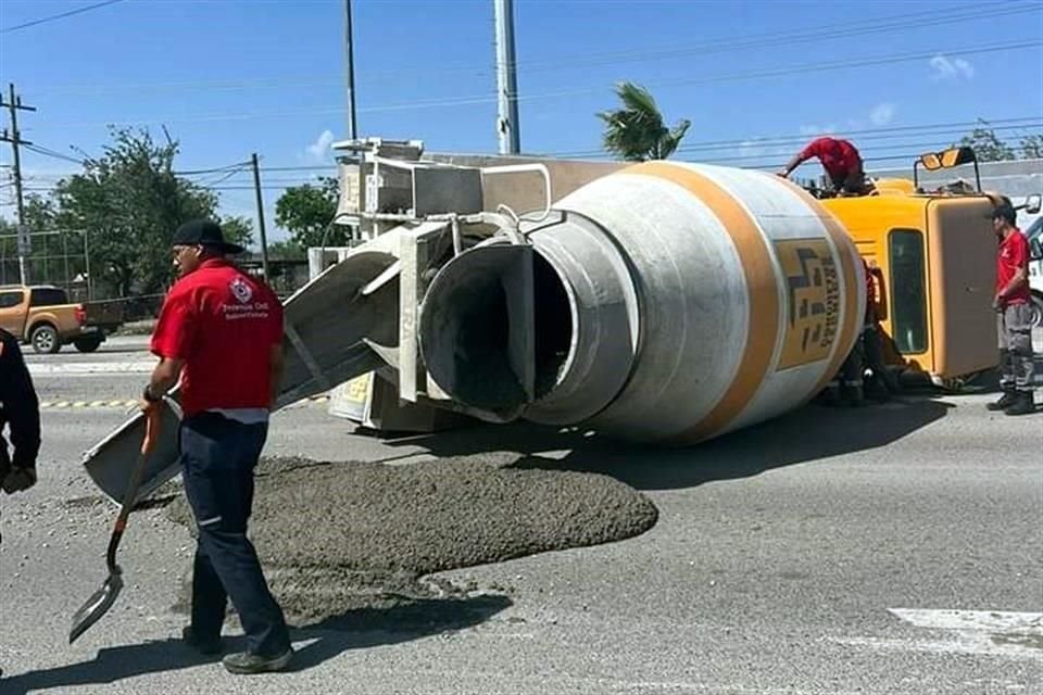 El percance fue registrado en el kilómetro 7 de la Carretera Salinas Victoria-Santa Rosa, a la altura de la Colonia Emiliano Zapata.