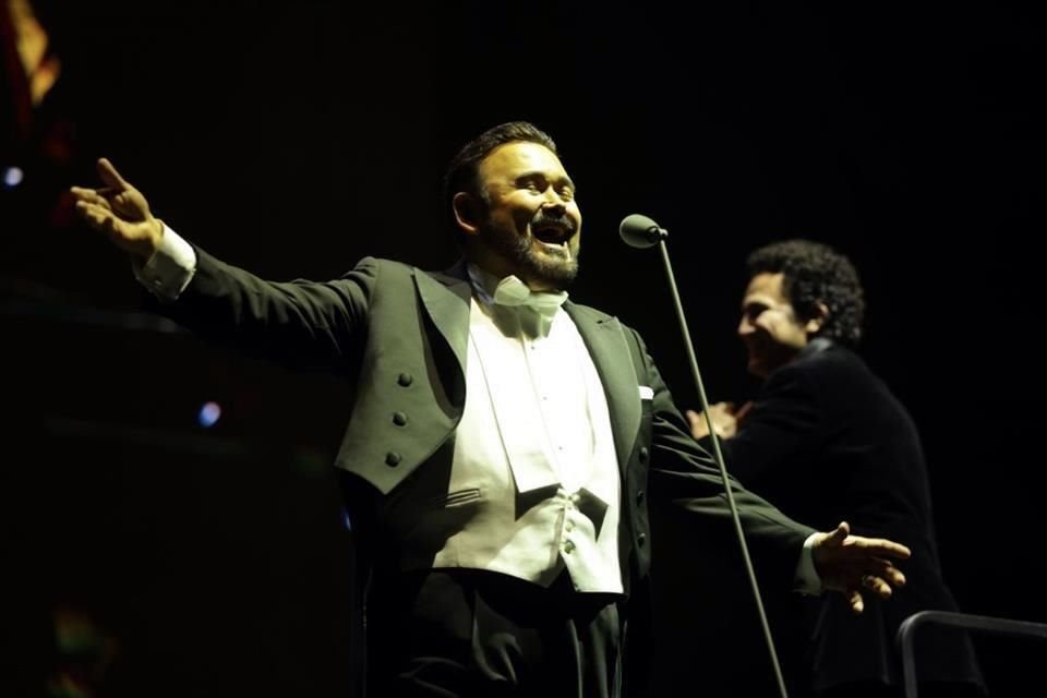El tenor Javier Camarena estará en México el 13 de mayo para participar en un homenaje al compositor Roberto Cantoral en Bellas Artes.