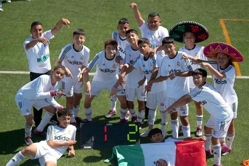 Doce adolescentes que pertenecen a centros comunitarios de Nuevo León ganaron el Desafío Mundial Madrid 2023, que se disputó en la sede de prácticas del Real Madrid.