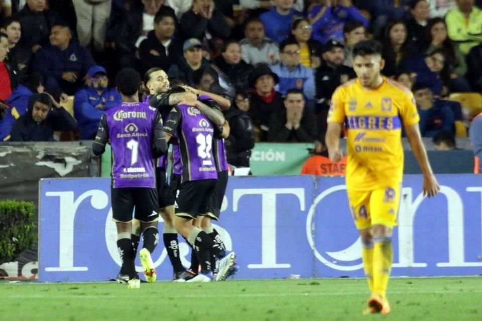 Aún no terminaba el primer tiempo y Mazatlán ya vencía 2-0 a Tigres.