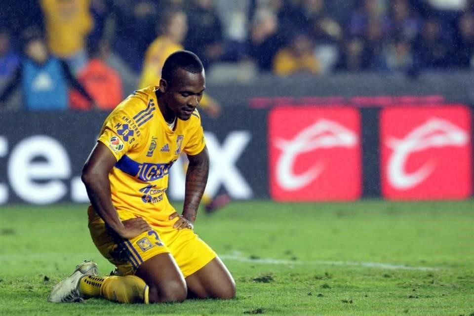 Samir Caetano se quedó cerca de anotar en la recta final del encuentro.