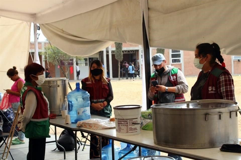 Cinco días después de que comenzó a operar, el albergue habilitado en la Alcaldía de Tláhuac registra a 216 personas migrantes.