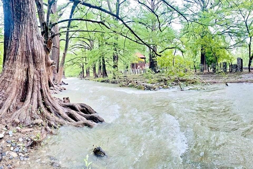 Los ríos y arroyos en el sur del Estado lucían ayer copiosos caudales gracias a las recientes lluvias.