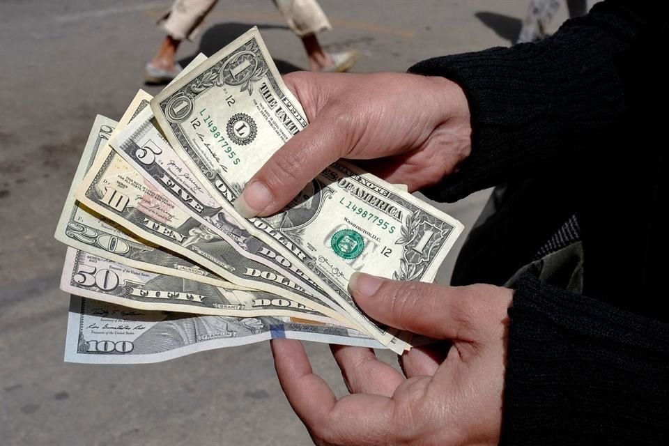 BBVA indicó que en el mes de mayo, las remesas a México se redujeron en 4.6% respecto al mismo mes del año anterior, y en cambio, las remesas a Guatemala subieron 15.2%, a Honduras 19.1%, y a El Salvador un 17.7%. 