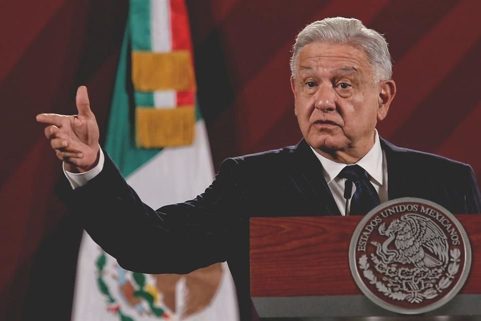 AMLO en conferencia mañanera en Palacio Nacional.