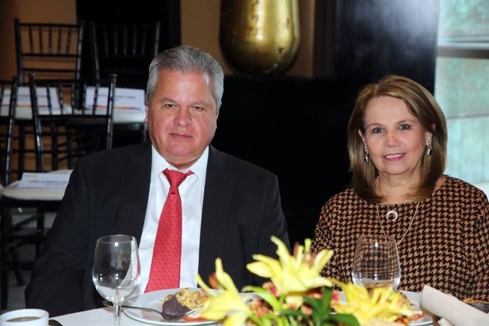 Dora Silvia Cavazos de Canseco y José Canseco