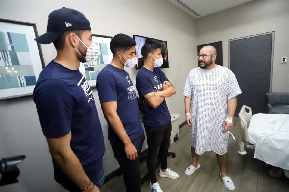 Los jugadores del Monterrey  visitaron a pacientes de diferentes áreas.