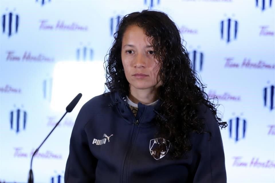 Yamile Franco, en conferencia de prensa en El Barrial.