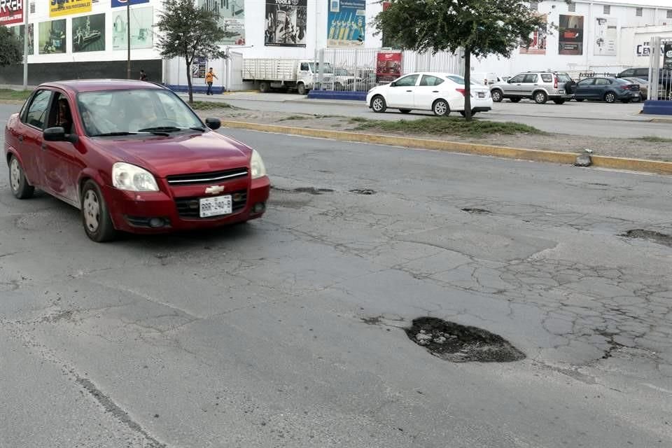 Además, dijo que tampoco existen medidas preventivas para evitar el deterioro avanzado de las vialidades.