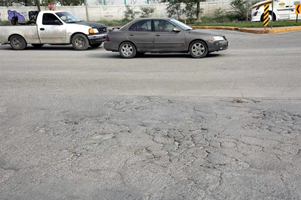 Los primeros indicios de daño en el pavimento son las grietas y, cuando las autoridades las cubren, prolongan la vida de los pavimentos.