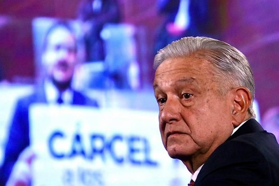 AMLO en conferencia mañanera en Palacio Nacional.