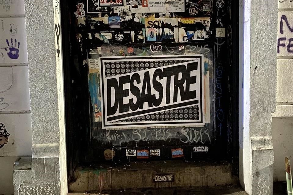 Las creaciones del artista anónimo que está detrás de DESASTRE han llegado a diversas partes del mundo.