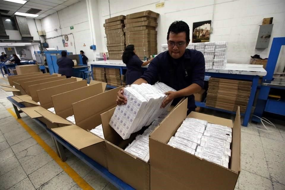 Padecen empresas por material de empaque.