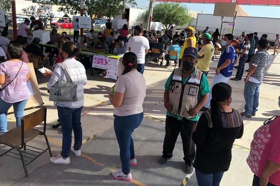 Resultados preliminares en Torreón dan una ventaja el candidato del PRI, Román Alberto Cepeda.