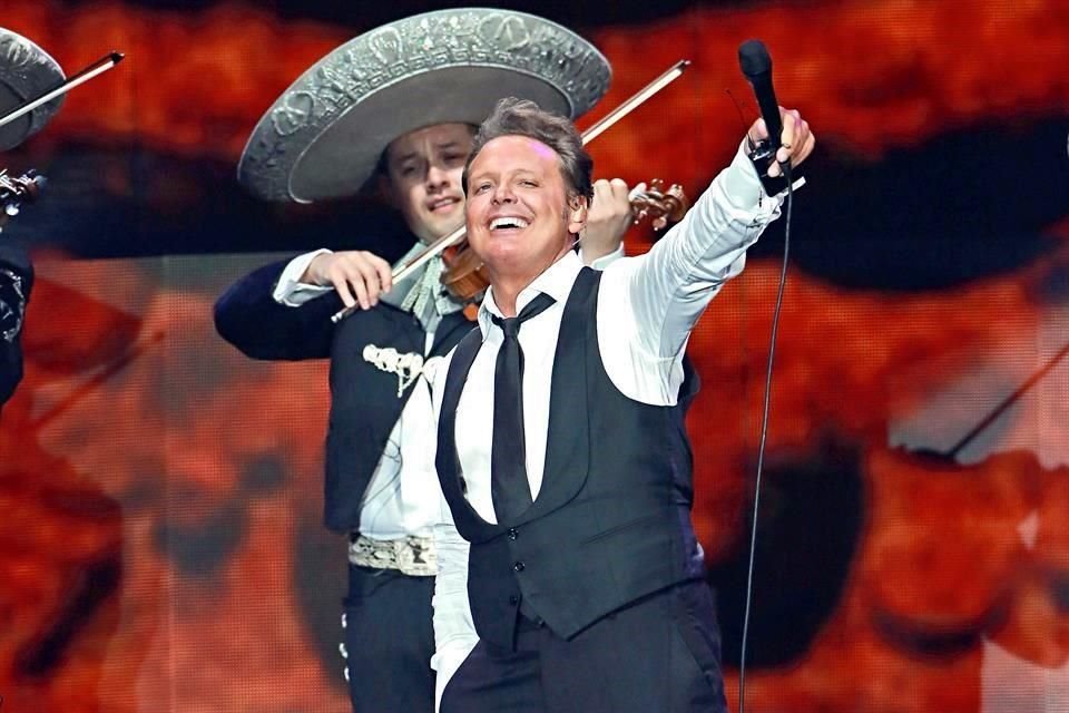 La audioserie 'Luis Miguel, ¿Culpable o No?' explora los beneficios que el cantante ha obtenido al relacionarse con la política.