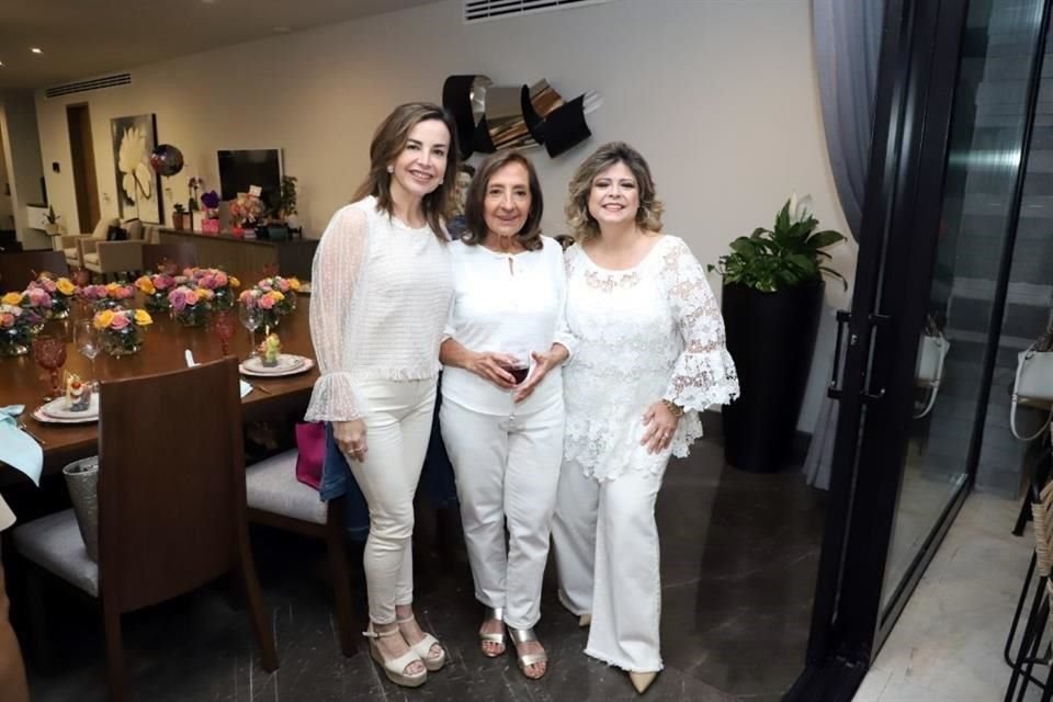 Maru Flores de Lozano, Bertha Islas y Karina Mendoza de Rodríguez