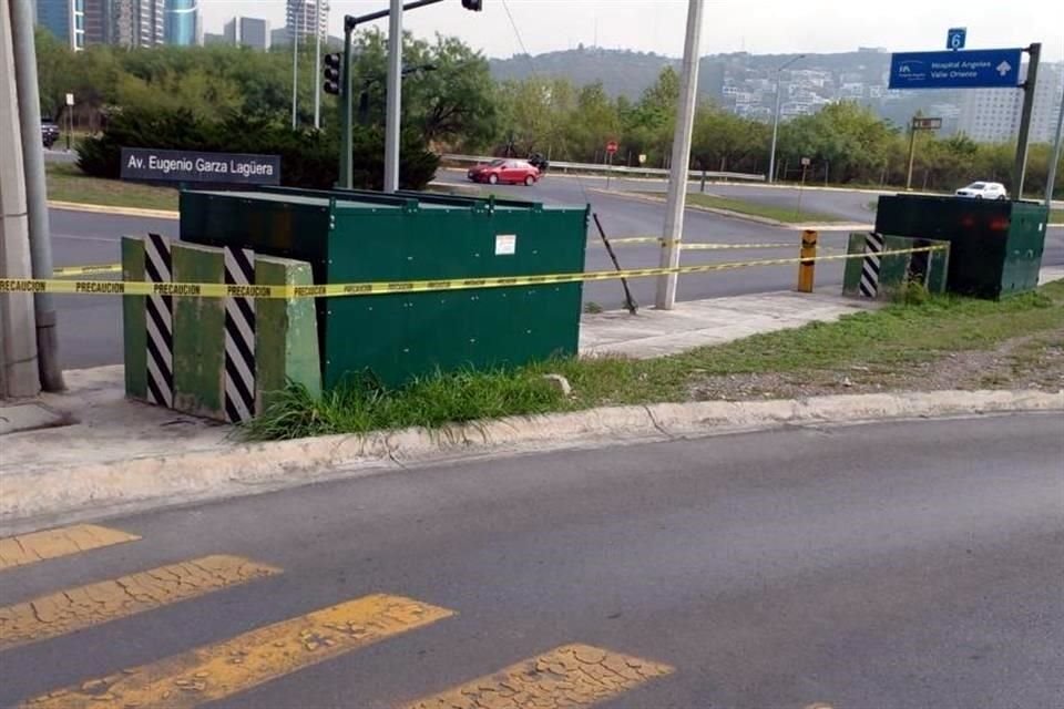 El cortocircuito en la subestación de Avenida Eugenio Garza Lagüera y Lomas del Sol fue atendido por rescatistas.