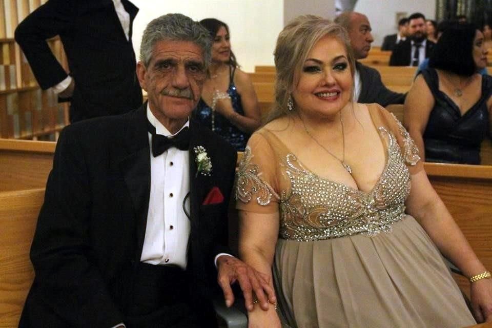 PAPÁS DEL NOVIO Mario Generoso Cantú Esquivel y Miroslava Rangel Sada