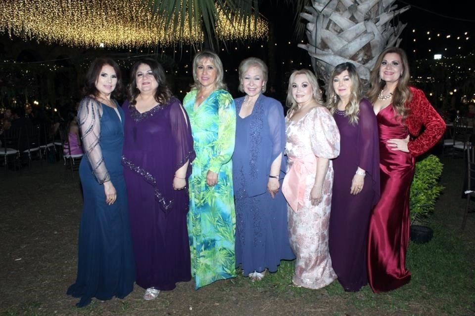 María de la Luz, Melly Chavez, Susy González, Armandina González, Lulú de Morales, Gloria Margarita Morales y Juany Segovia