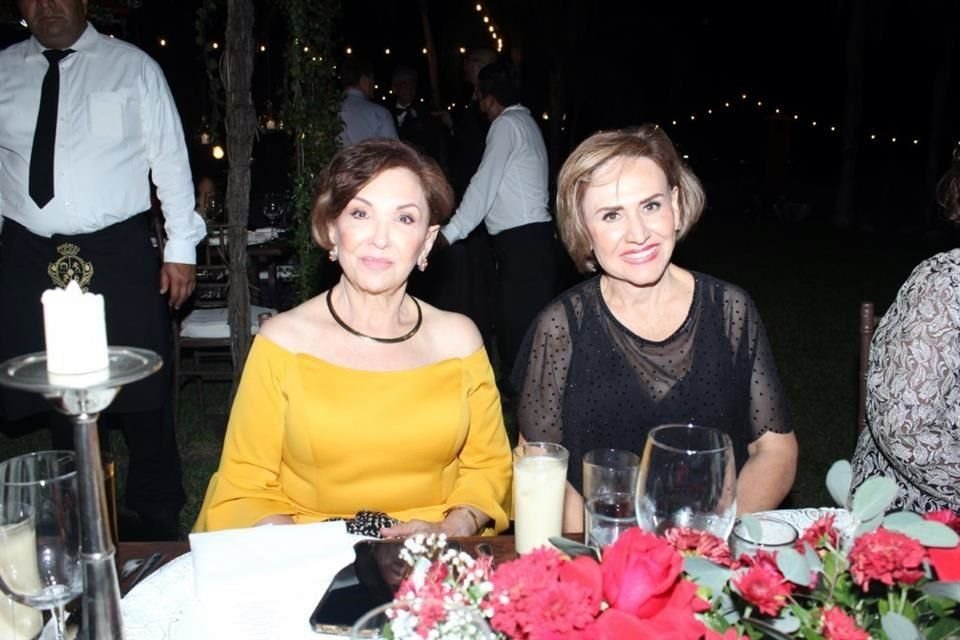 Macrina González de Martinez y Georgina Vázquez de Martinez