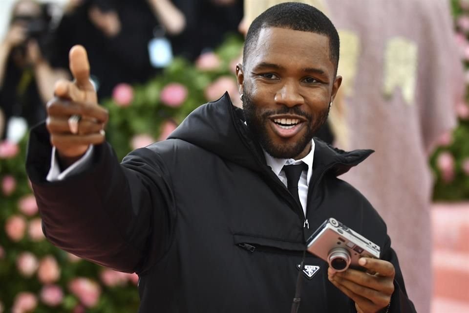 El cantante de R&B, Frank Ocean, no participará en la segunda semana del festival Coachella debido a una lesión en la pierna.