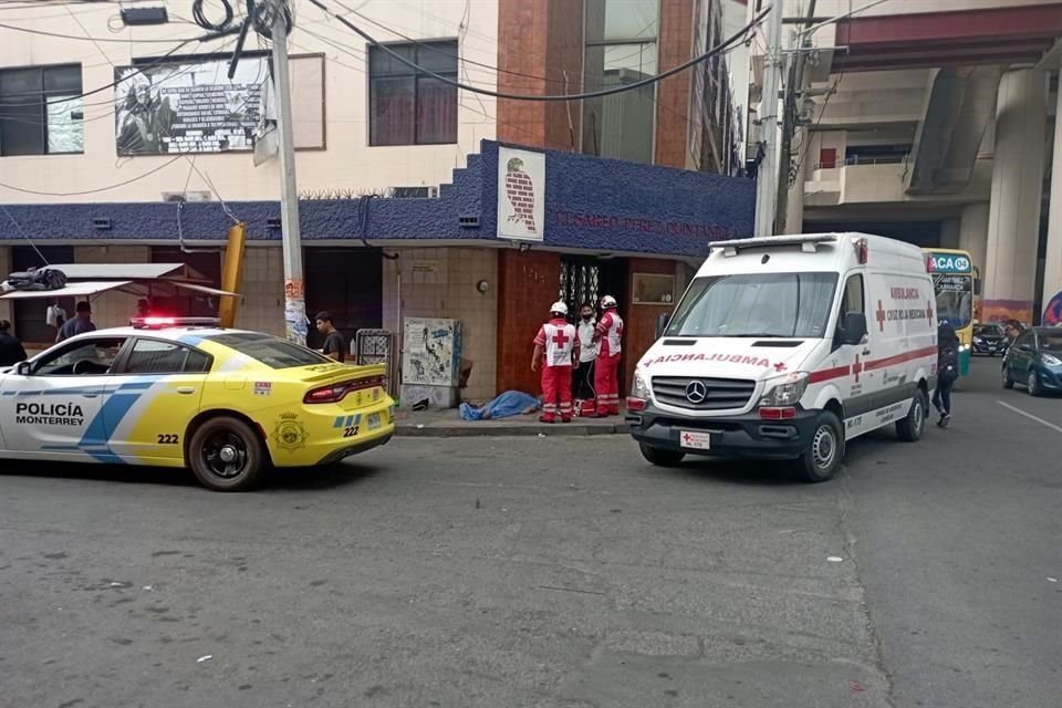 El cuerpo de la mujer fue hallado en Félix U. Gómez, en el cruce con Ramón Treviño.
