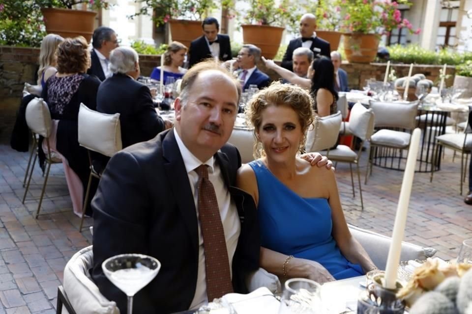 Carlos Ayala y Claudia Dávila