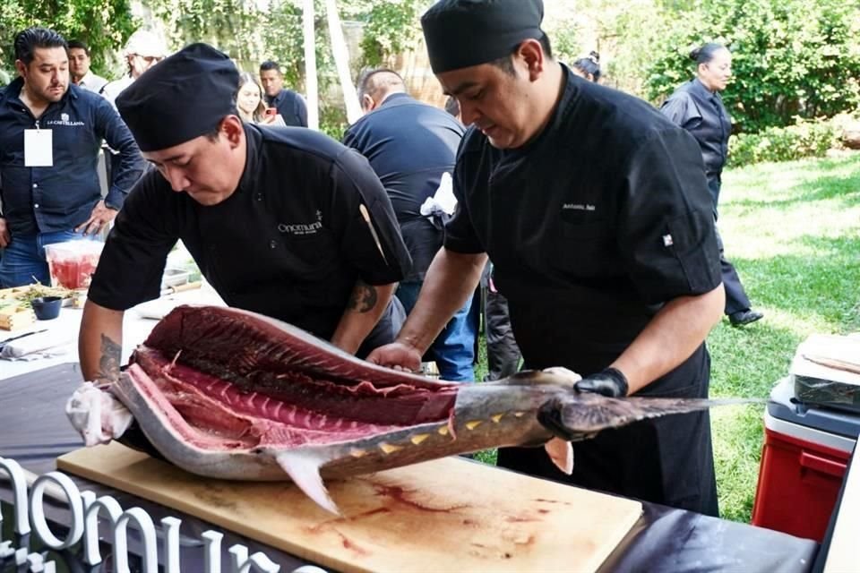 Para redondear la experiencia, los expertos del restaurante japonés Onamura regalaron el magnífico espectáculo que representa el ronqueo de un atún.