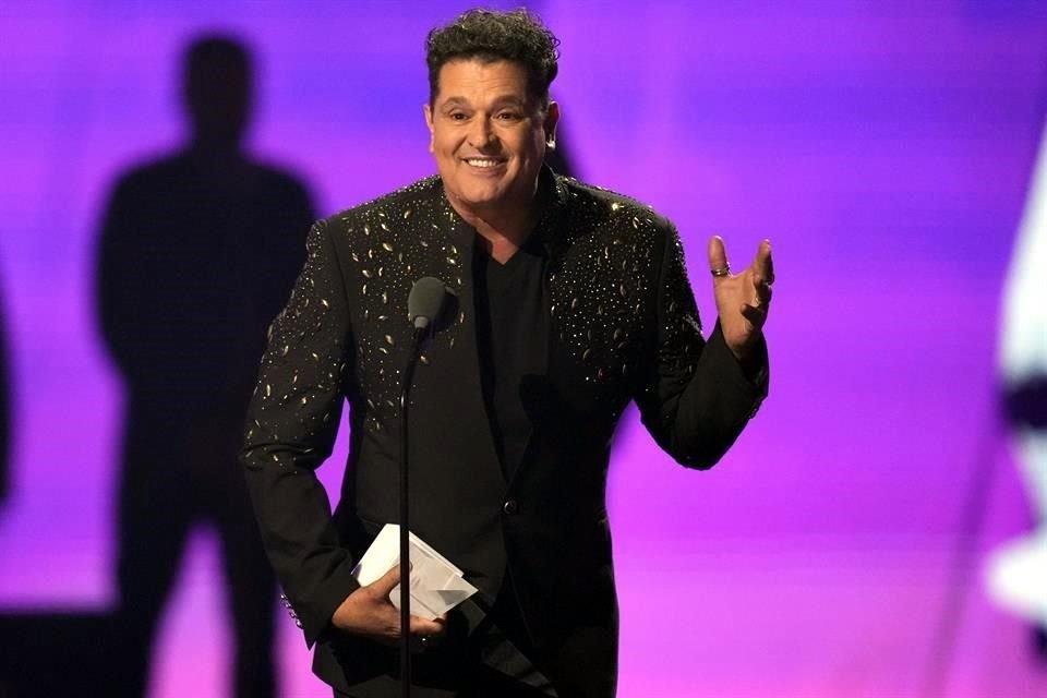 Carlos Vives recibió el l premio Legacy Award a su trayectoria.