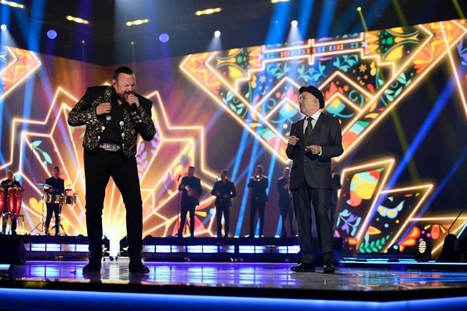 Otro de los duetos de la noche fueron el que formaron Pepe Aguilar y Rubén Blades.